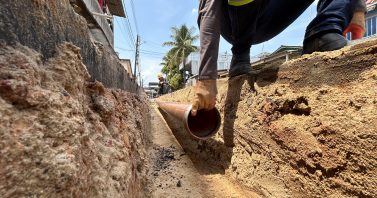 Bairro Lírio do Vale é contemplado com sistema de esgoto e mais de 80 vias devem receber a estrutura, pela primeira vez